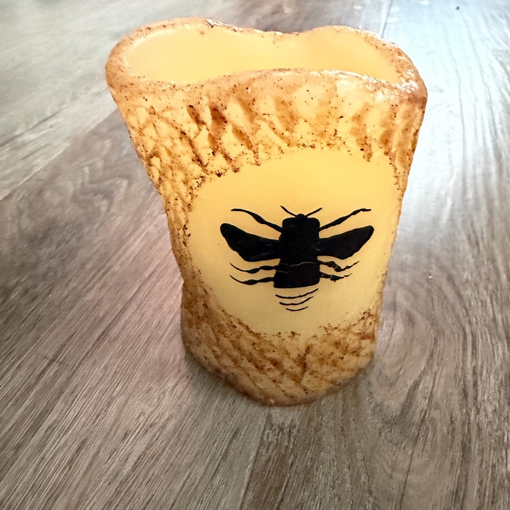 Rustic electric bee candle